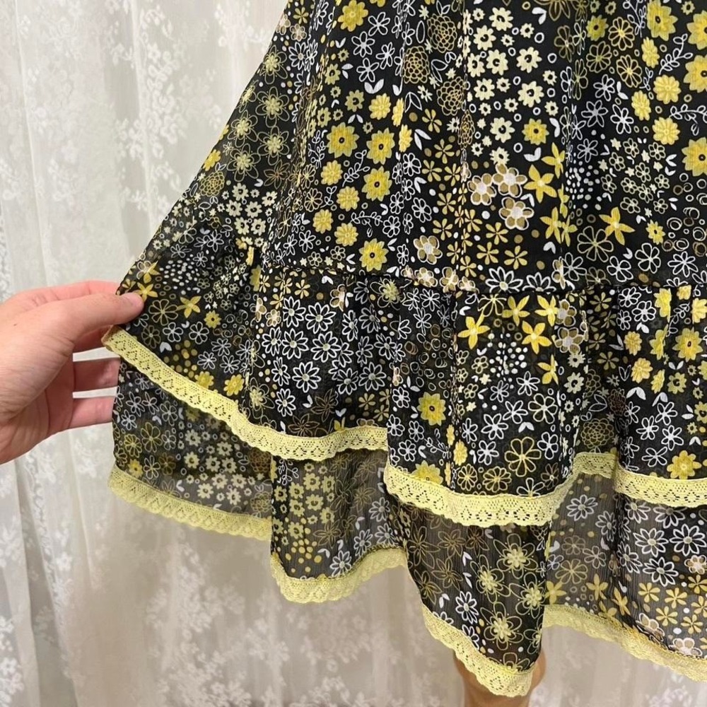 Black & Yellow Tiered Floral Mini Skirt Lace Trim Womens Large Whimsigoth Fairy - Picture 2 of 7